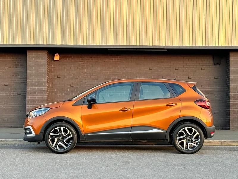 Second-hand Renault Captur Dynamique 120 CP (88 kW) 2018 Portocaliu SUV