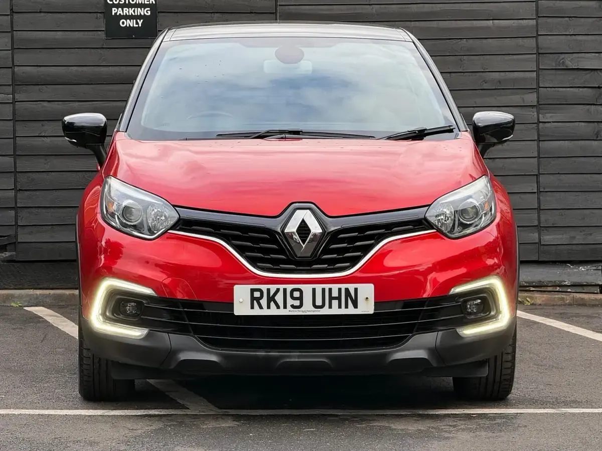 Used Renault Captur Iconic 90 HP (66 kW) 2019 Red/black SUV