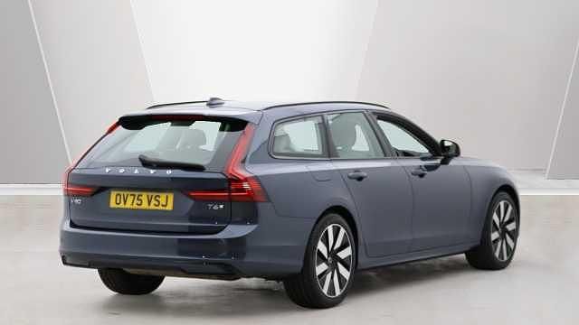 Used Volvo V90 Plus 350 HP (257 kW) 2025 Estate