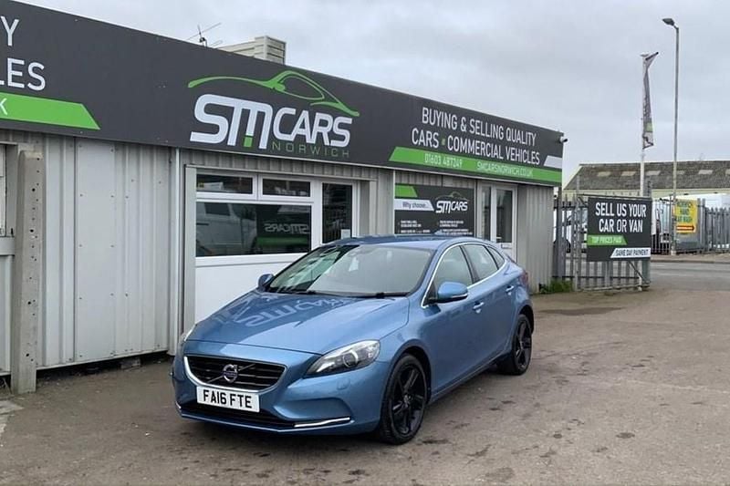 Used Volvo V40 SE Lux 120 HP (88 kW) 2016 Blue Hatchback