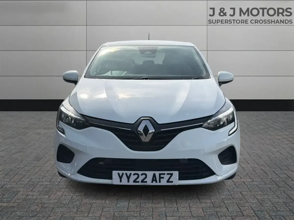 Used Renault Clio Iconic 2022 White Hatchback