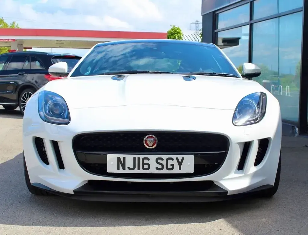 Usado Jaguar F-Type Supercharged 380 HP (279 kW) 2016 Branco Coupé