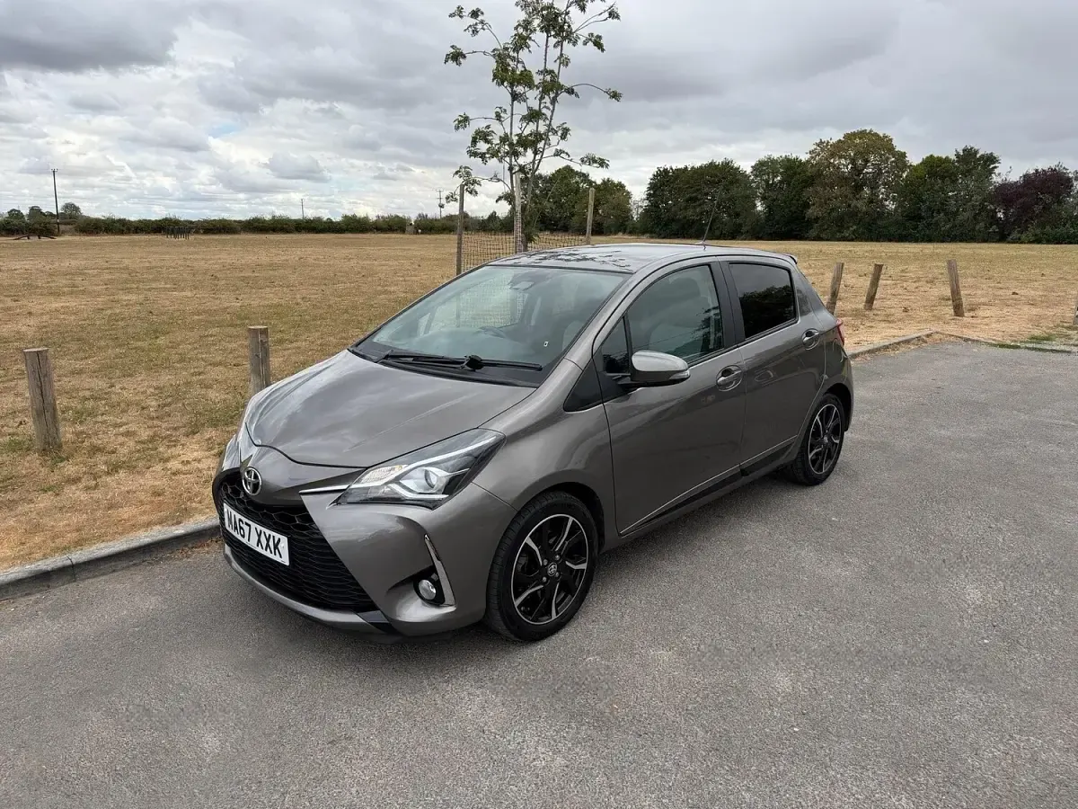 Used Toyota Yaris Design 111 HP (81 kW) 2017 Bronze Hatchback