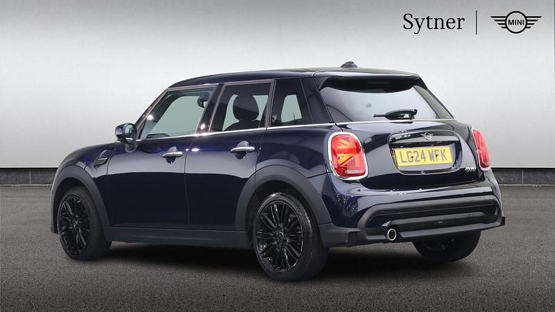 Używany Mini Cooper Exclusive 134 KM (98 kW) 2024 Czarny Hatchback