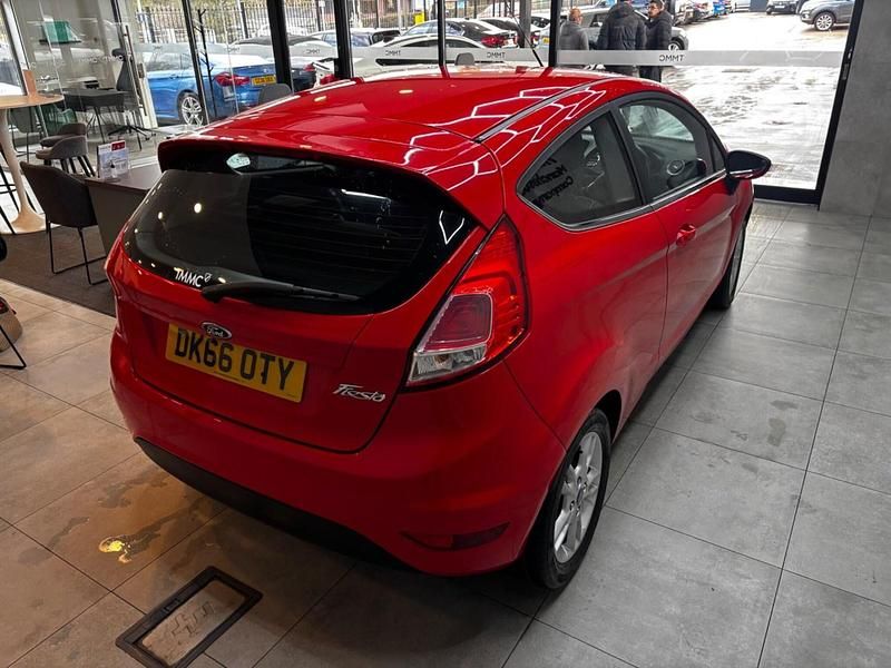 Used Ford Fiesta Zetec 82 HP (60 kW) 2016 Red Hatchback