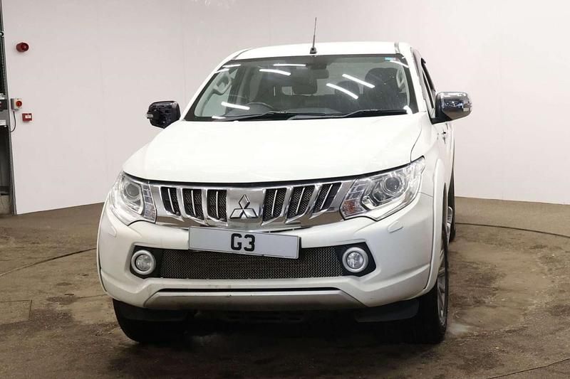 Used Mitsubishi L200 178 HP (130 kW) 2015 White Pickup