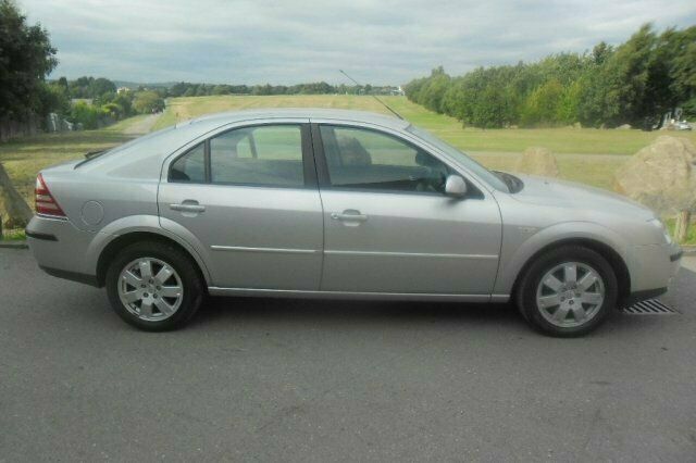Begagnad Ford Mondeo 2006 Halvkombi