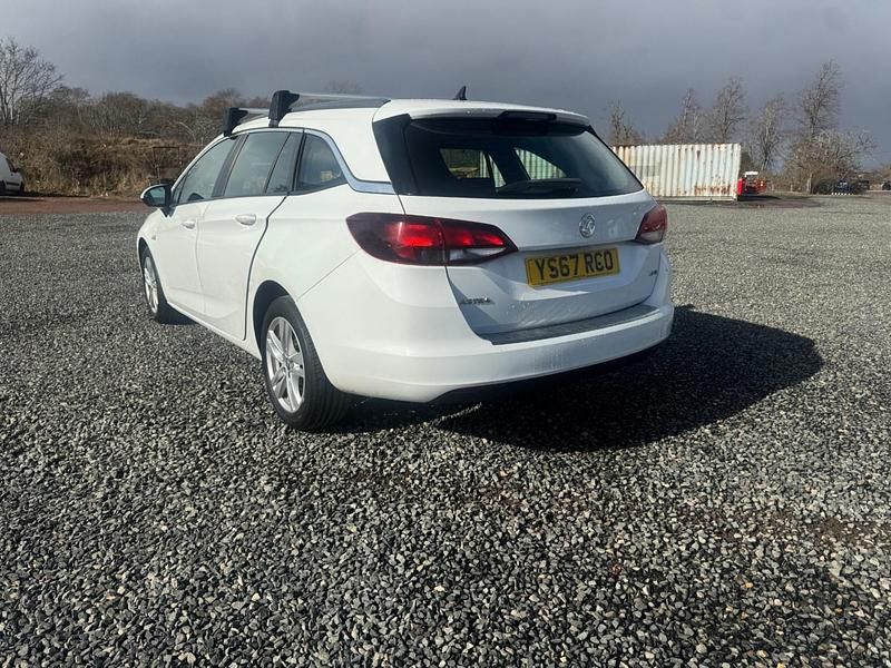 Begagnad Vauxhall Astra 110 HK (80 kW) 2018 Vit Kombi