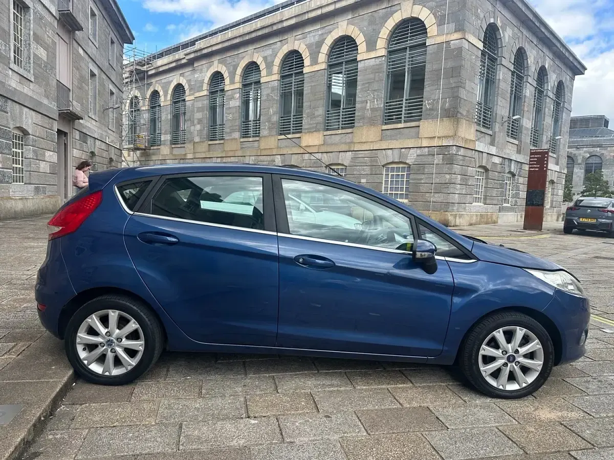 Used Ford Fiesta Zetec 82 HP (60 kW) 2009 Blue Hatchback
