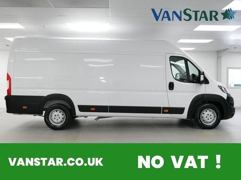 Second-hand Peugeot Boxer Premium 140 CP (102 kW) 2023 Alb Van