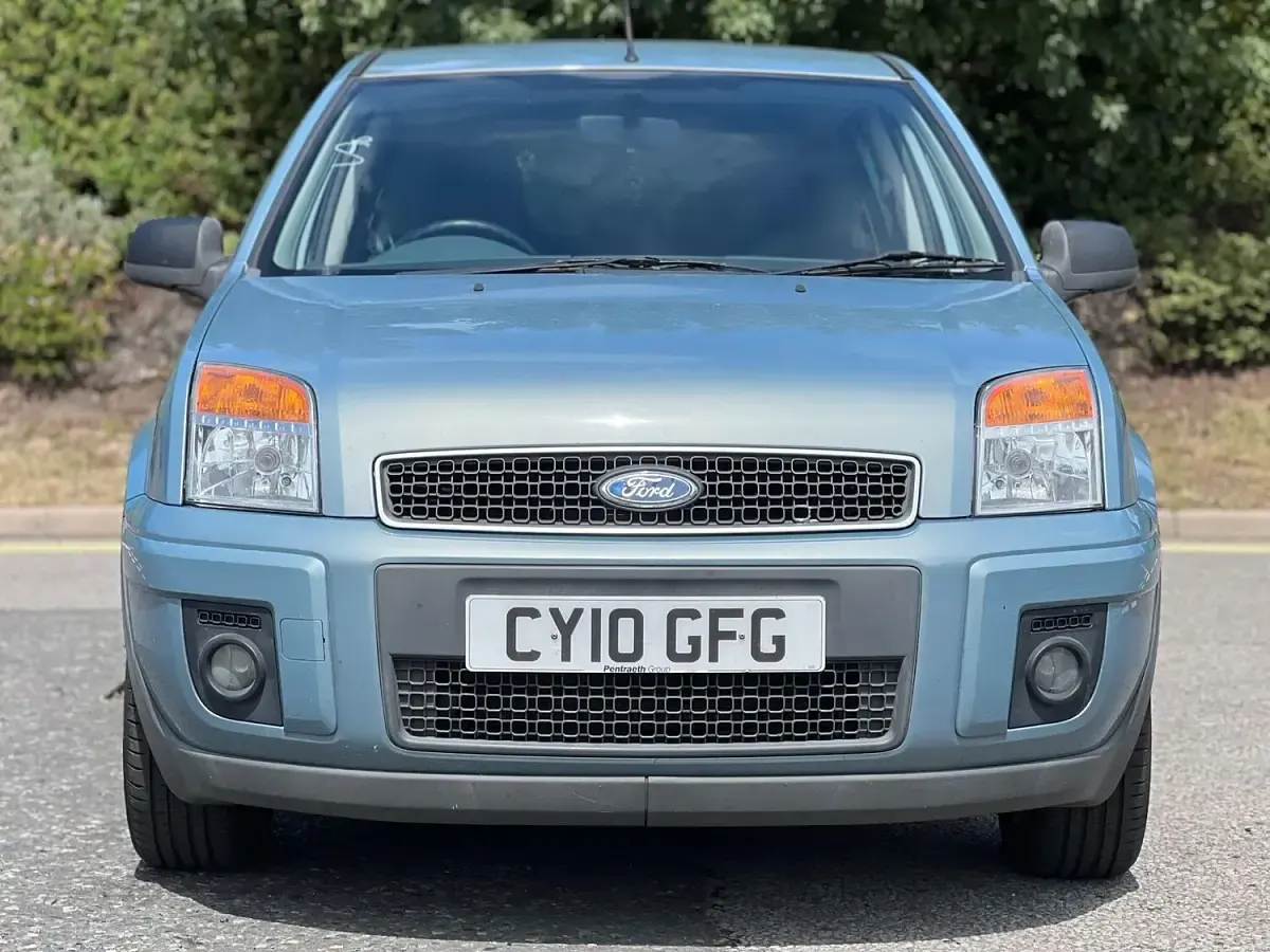Used Ford Fusion Zetec 101 HP (74 kW) 2010 Blue Hatchback