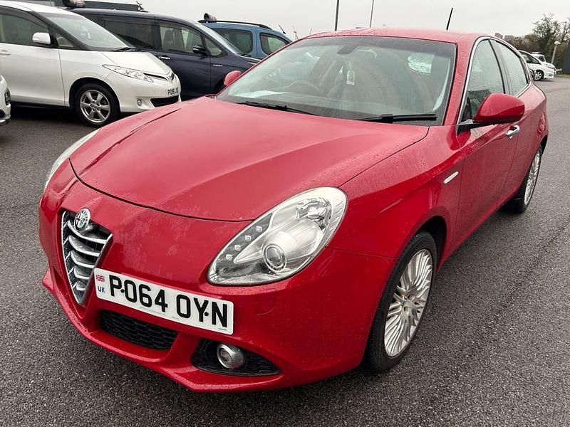 Begagnad Alfa Romeo Giulietta 2025 Röd Halvkombi