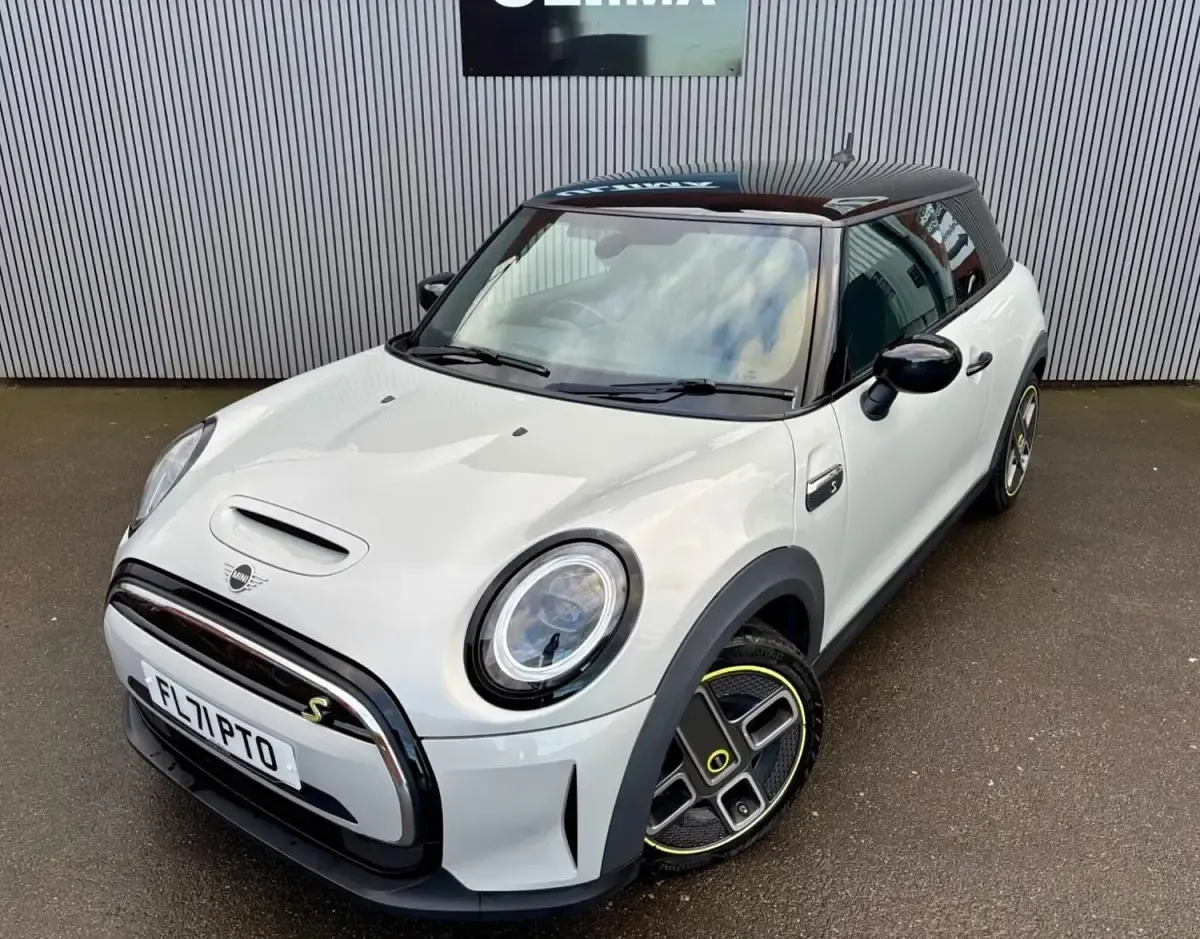 Usado Mini Cooper SE Hatch 33 kW (45 CV) 2021 Plateado Utilitario