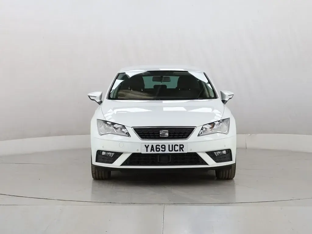 Usata Seat Leon SE Dynamic 130 CV (95 kW) 2020 Bianco Utilitaria