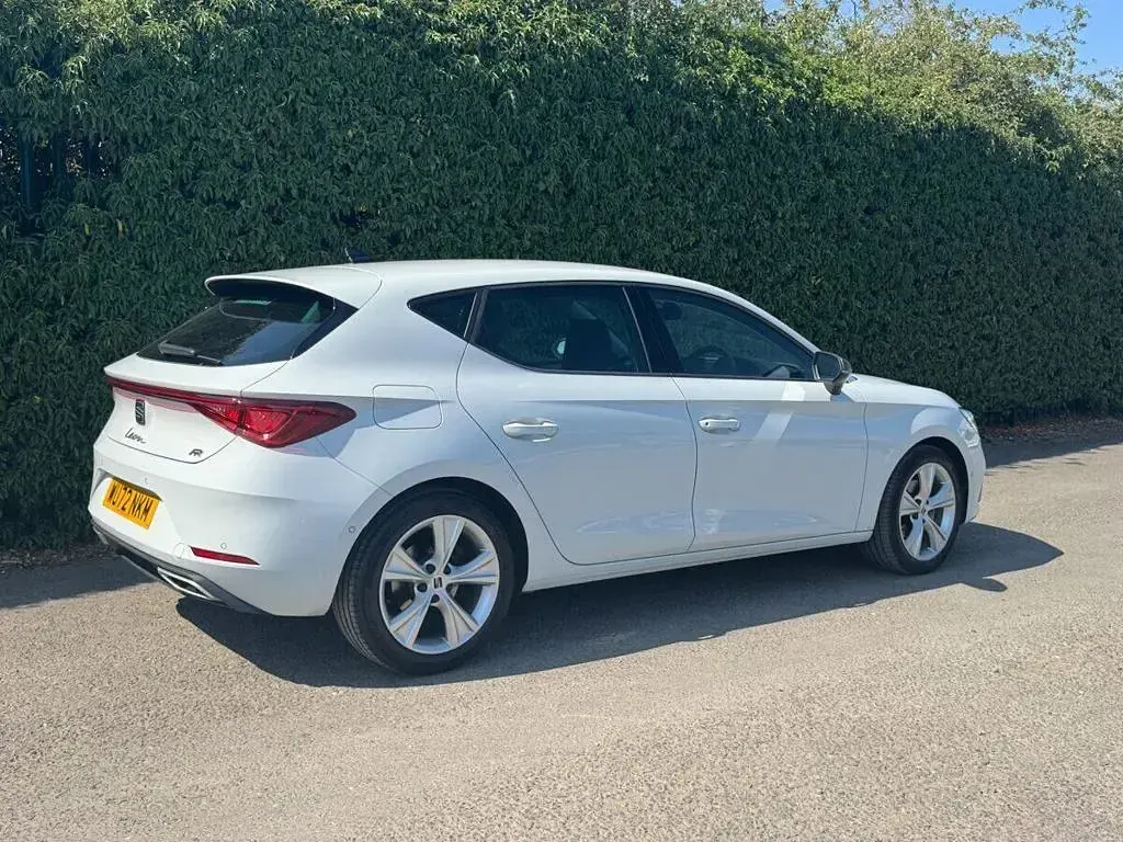 Used Seat Leon FR 110 HP (80 kW) 2022 White Hatchback