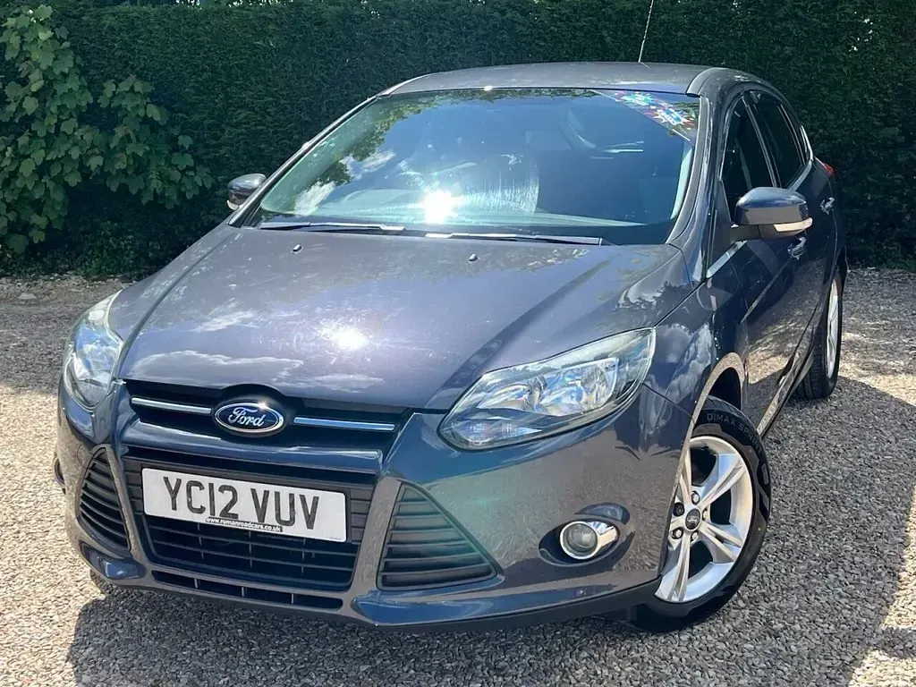 Used Ford Focus Zetec 125 HP (91 kW) 2012 Grey Hatchback