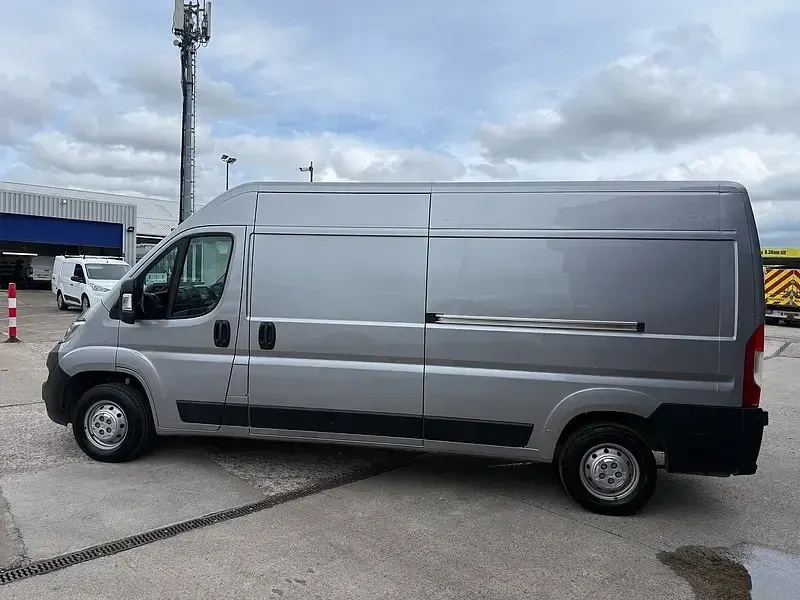 Begagnad Vauxhall Movano 2024 Grå