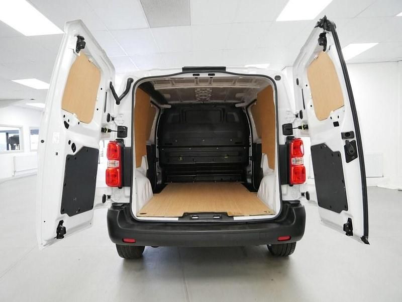 Used Peugeot Expert Premium 145 HP (106 kW) 2022 White Van