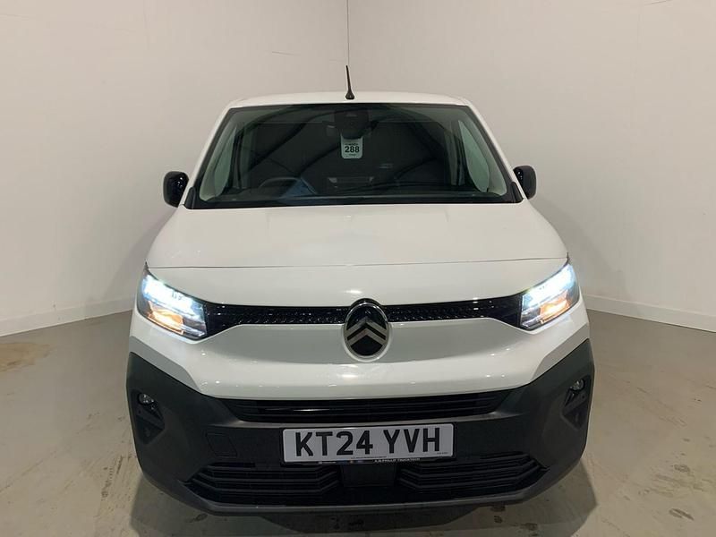 Used Citroën Berlingo 100 HP (73 kW) 2024 White MPV