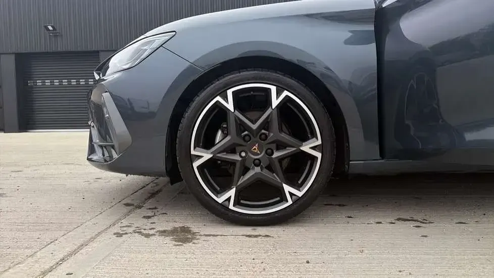 Used Cupra Leon 150 HP (110 kW) 2025 Grey Hatchback