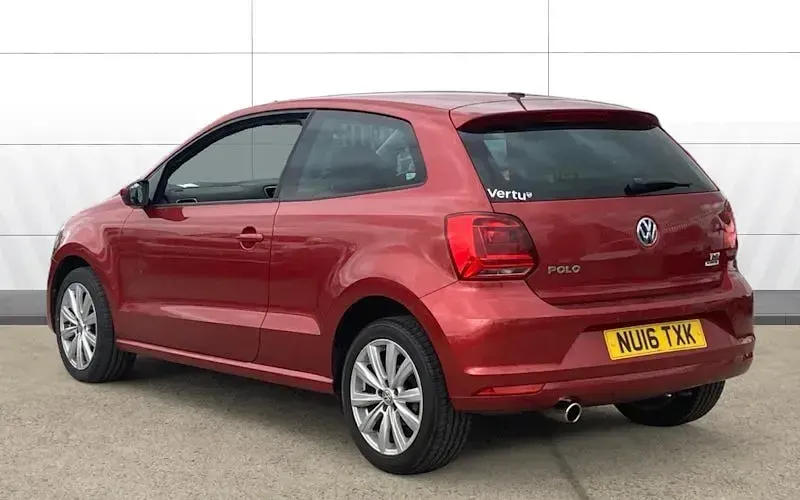 Used VW Polo Match 90 HP (66 kW) 2016 Red Hatchback