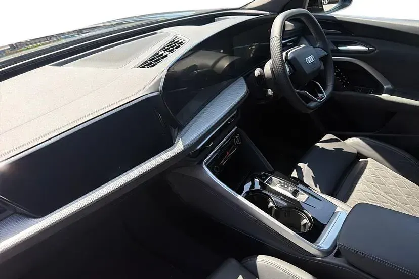 Used Audi Q5 Advanced 204 HP (150 kW) 2025 Mythos black SUV