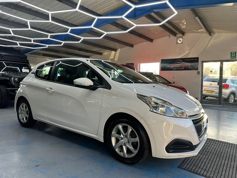 Begagnad Peugeot 208 Access 2016 Vit Halvkombi