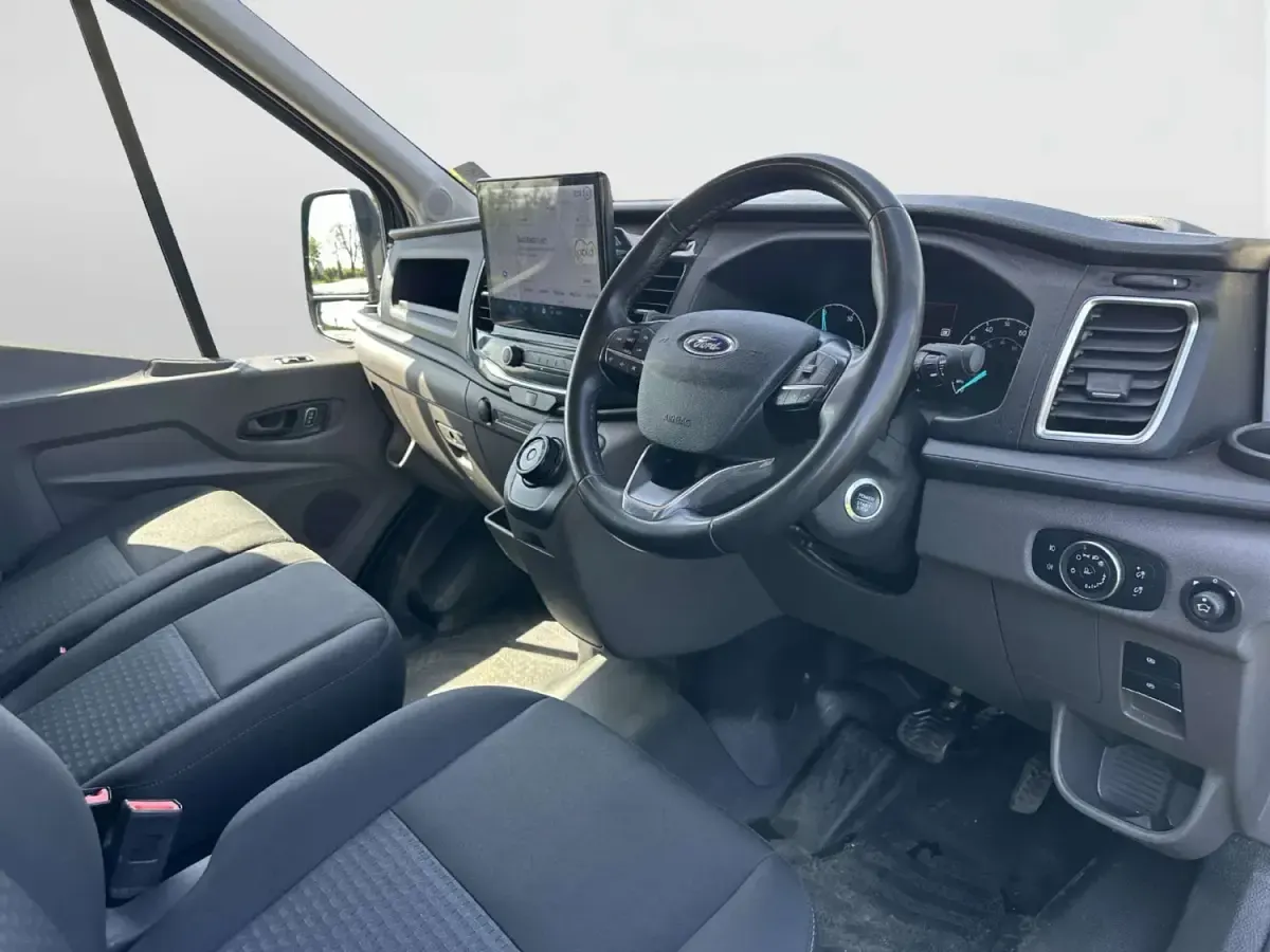 Usado Ford Transit Trend 135 kW (184 HP) 2023 Cinzento Van