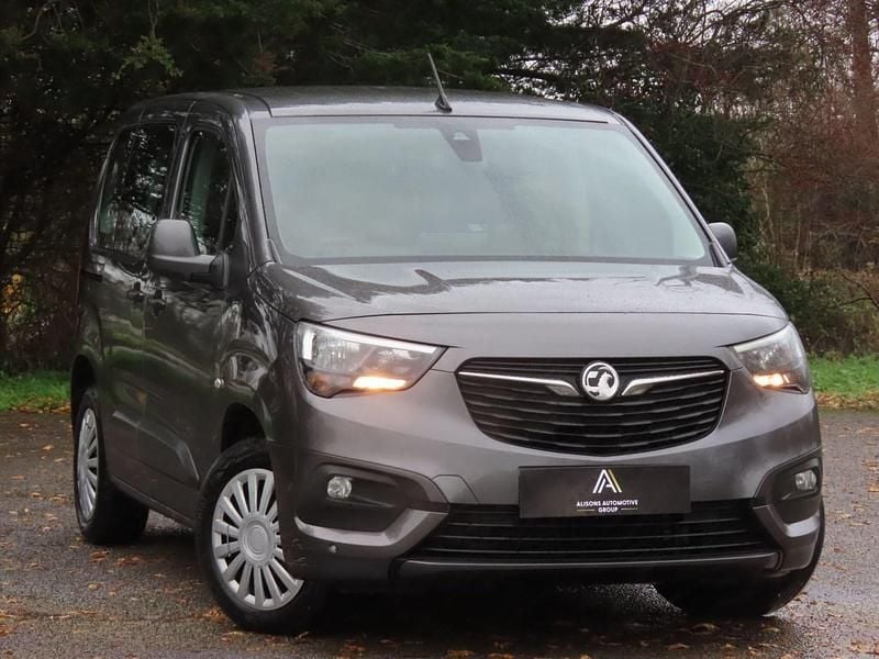 Used Vauxhall Combo S 100 HP (73 kW) 2018 Grey MPV