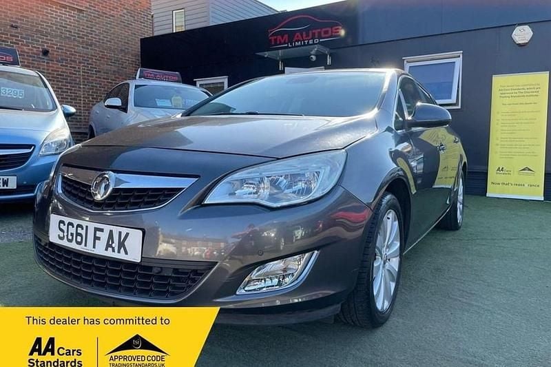 Used Vauxhall Astra Elite 115 HP (84 kW) 2011 Grey Hatchback