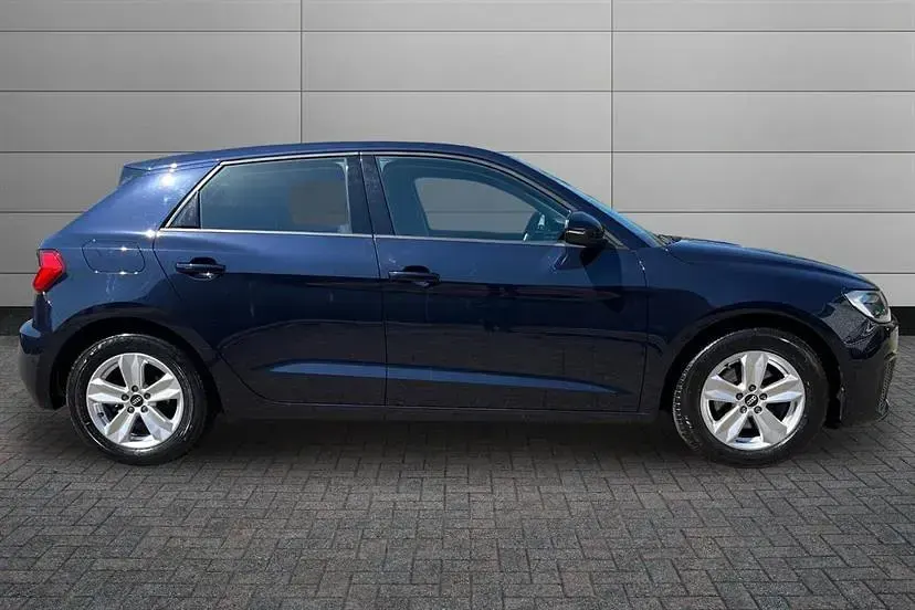 Begagnad Audi A1 Design 110 HK (80 kW) 2021 Blå SUV