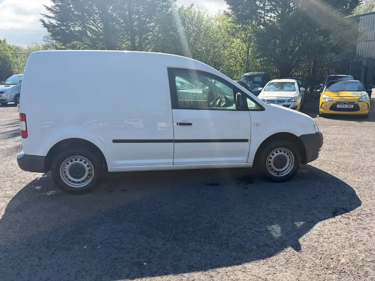 Usado VW Caddy 69 HP (50 kW) 2006 Branco Monovolume