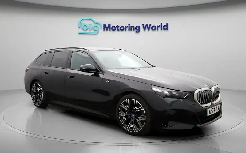 Usado BMW i5 M Sport 250 kW (340 HP) 2025 Preto Carrinha