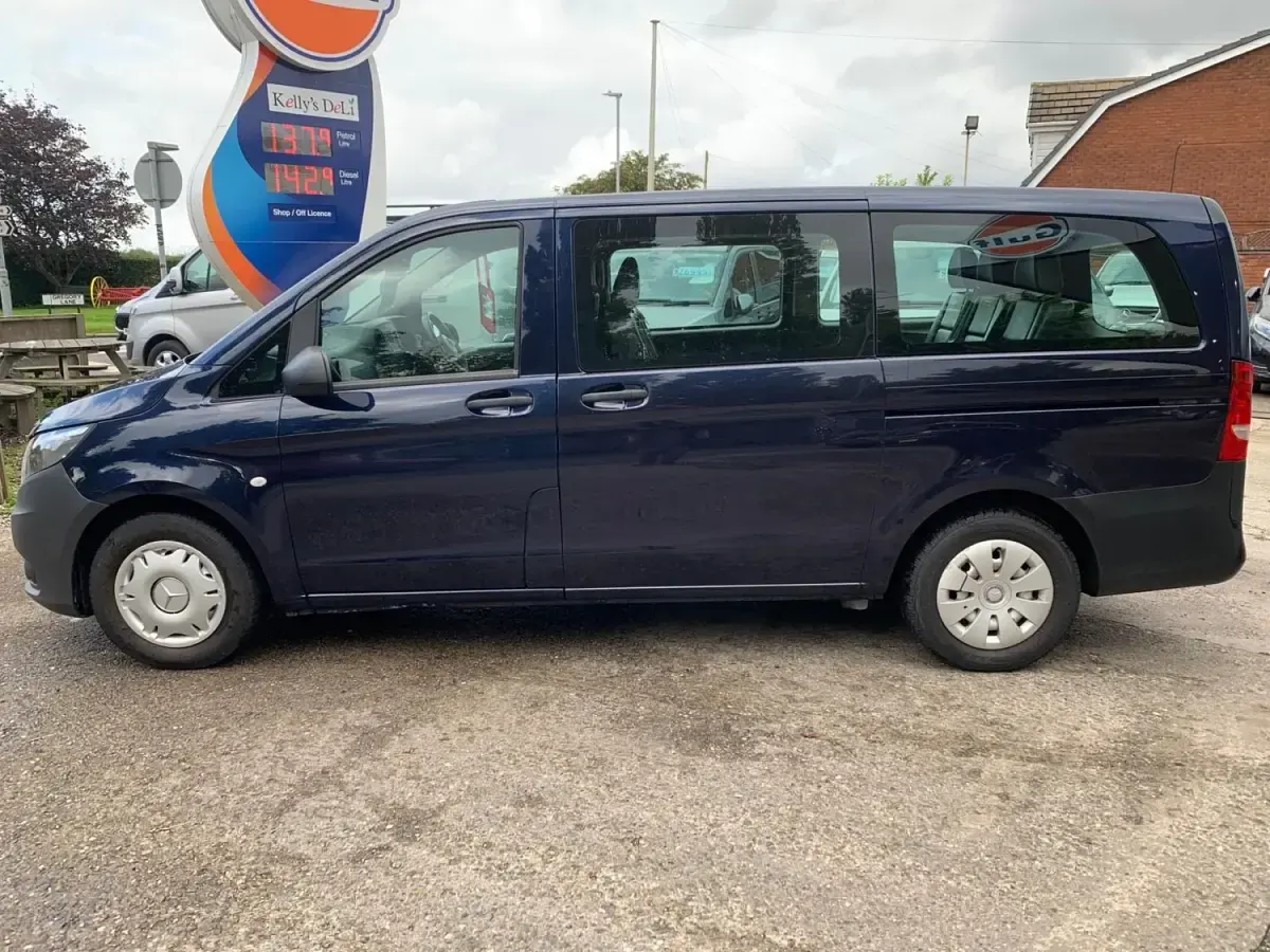 Begagnad Mercedes Vito 140 HK (102 kW) 2015 Blå Van