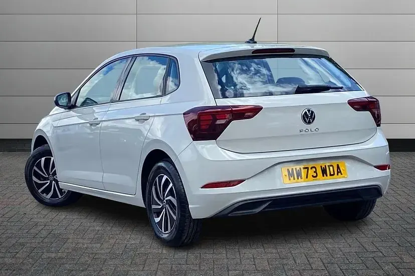 Used VW Polo Life 80 HP (58 kW) 2023 Ascot grey Hatchback