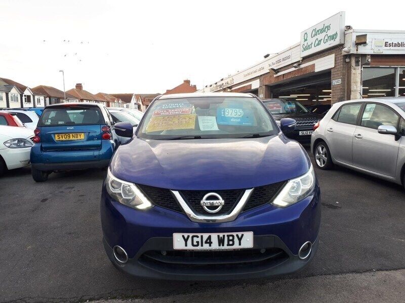 Blue Used 2014 Nissan Qashqai Acenta Premium SUV | £8,995 - Image 1/4