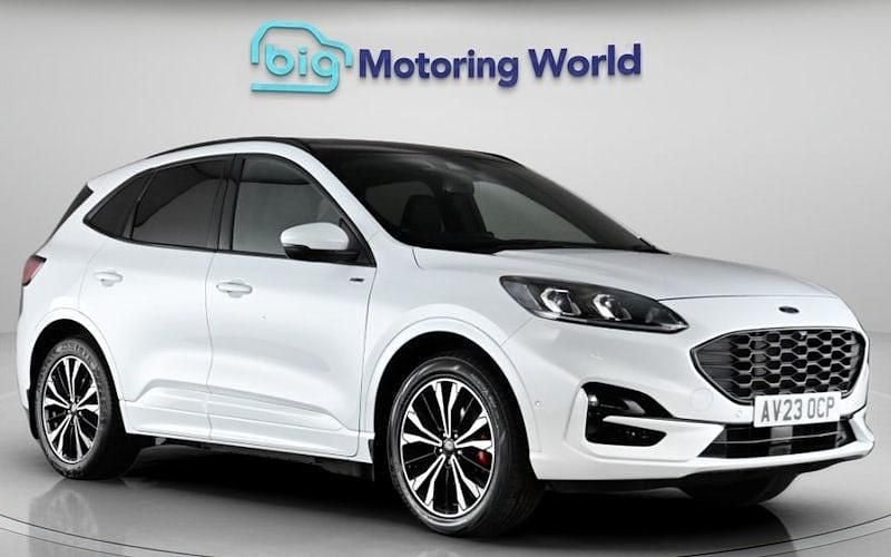Käytetty Ford Kuga ST-Line X 224 HP (164 kW) 2023 Katumaasturi