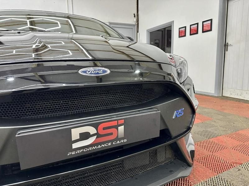 Usado Ford Focus RS 350 HP (257 kW) 2016 Preto Citadino