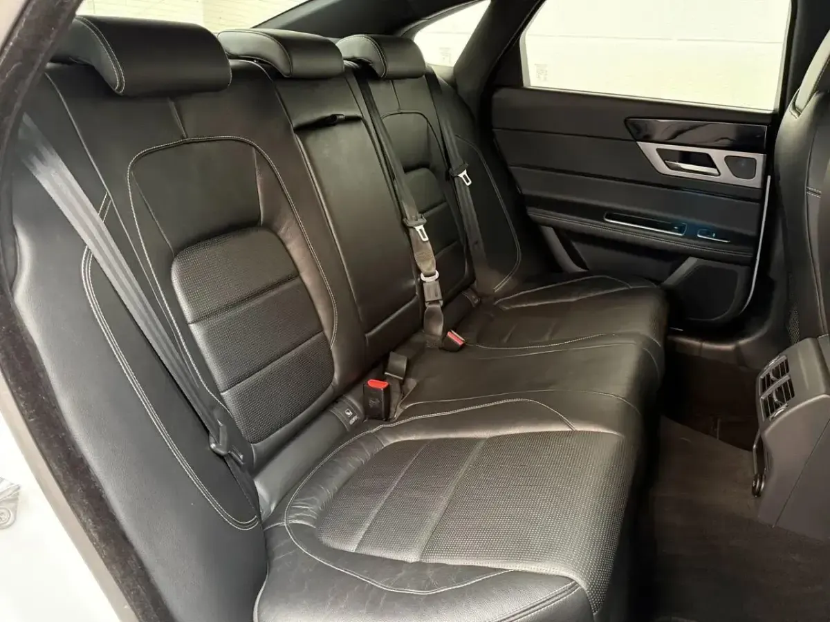 Used Jaguar XF R-Sport 180 HP (132 kW) 2018 White Sedan