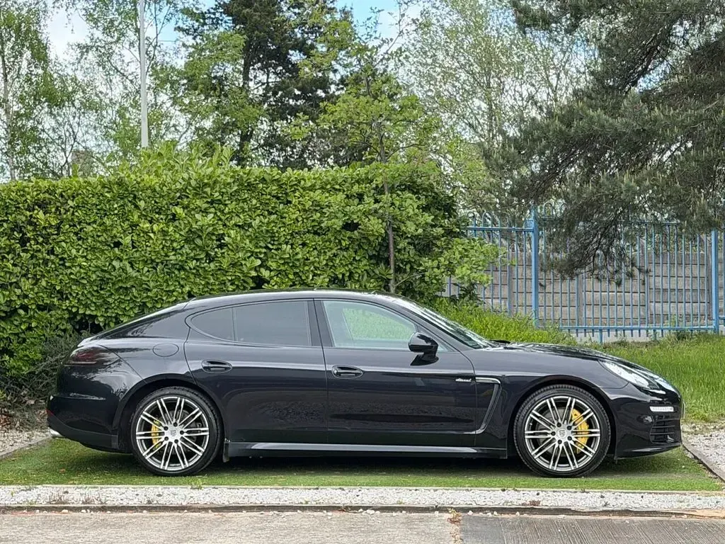 Used Porsche Panamera 300 HP (220 kW) 2015 Black Hatchback