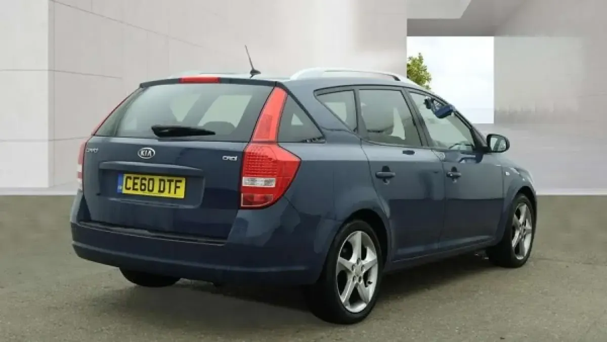 Used Kia Ceed 113 HP (83 kW) 2010 Blue Hatchback