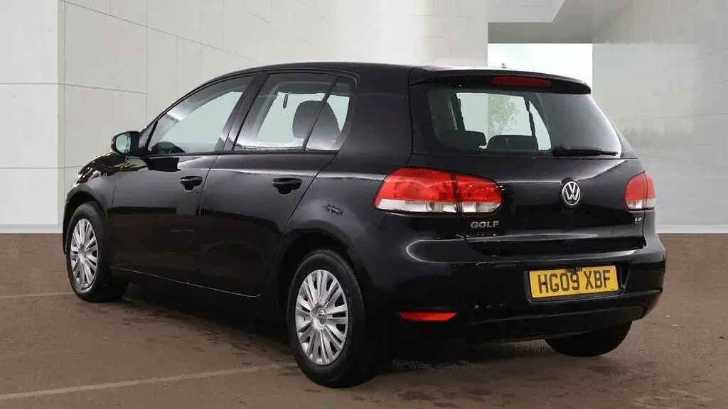 Usado VW Golf VI S 102 HP (75 kW) 2009 Preto Citadino