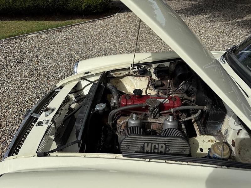 Used MG B 95 HP (69 kW) 1965 White Cabriolet
