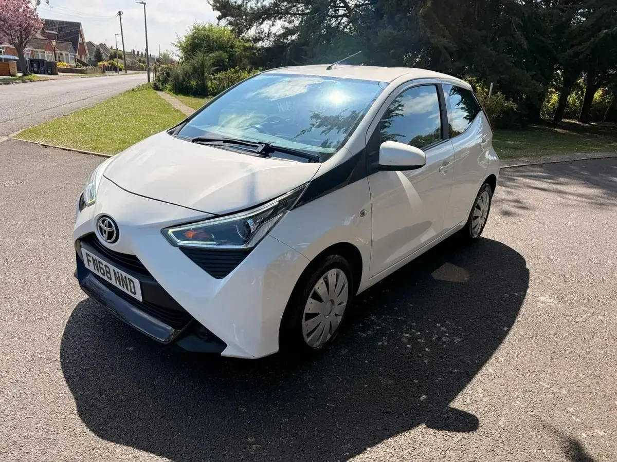 Used Toyota Aygo X-play 2018 White Hatchback