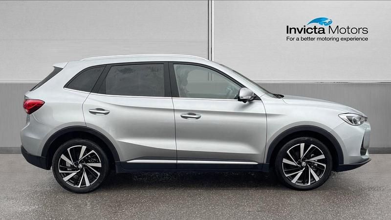 Begagnad MG ZS Trophy 196 HK (144 kW) 2025 Silver Halvkombi