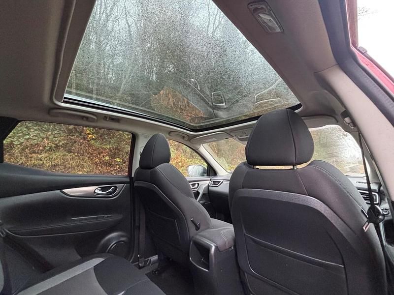 Used Nissan Qashqai N-Connecta 2018 Red SUV
