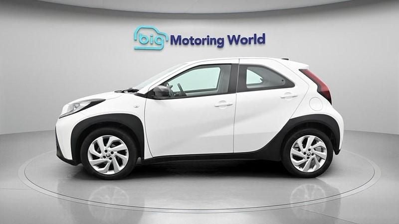 Used Toyota Aygo X PURE 72 HP (52 kW) 2024 White SUV
