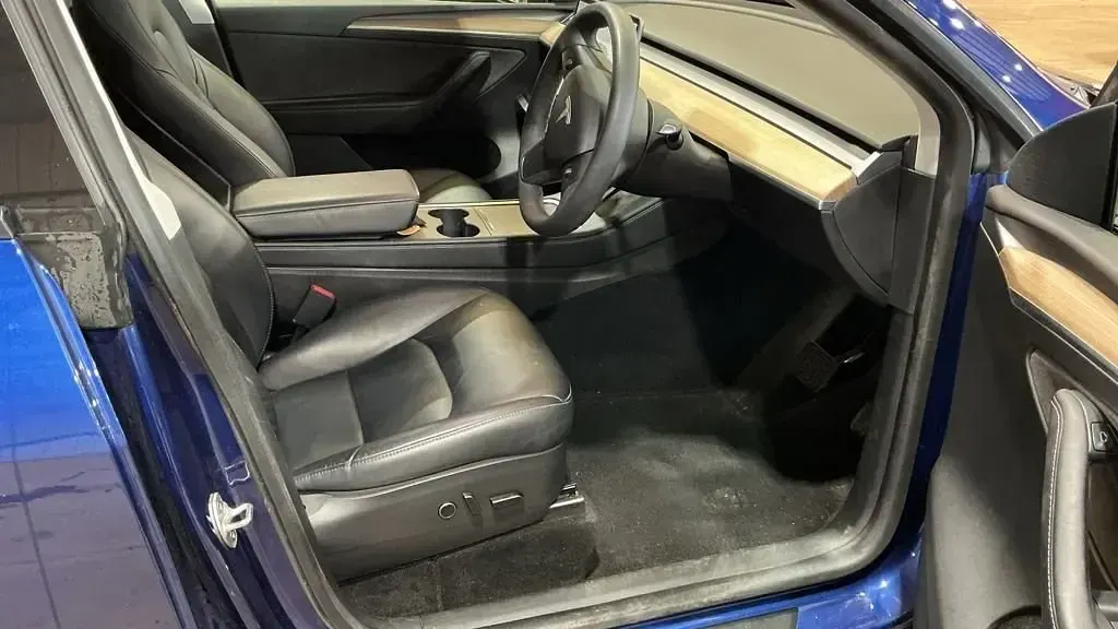Used Tesla Model Y Long Range AWD 282 kW (384 HP) 2022 Blue SUV