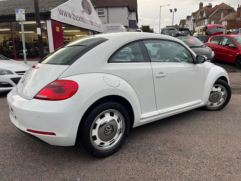 Used VW Beetle Design 105 HP (77 kW) 2015 White Hatchback