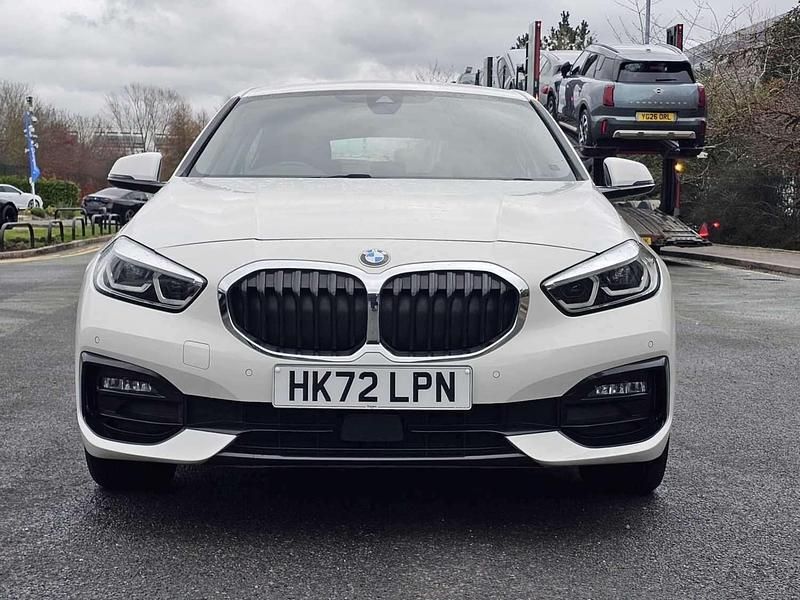 Used BMW 118 Sport Line 134 HP (98 kW) 2022 White Hatchback